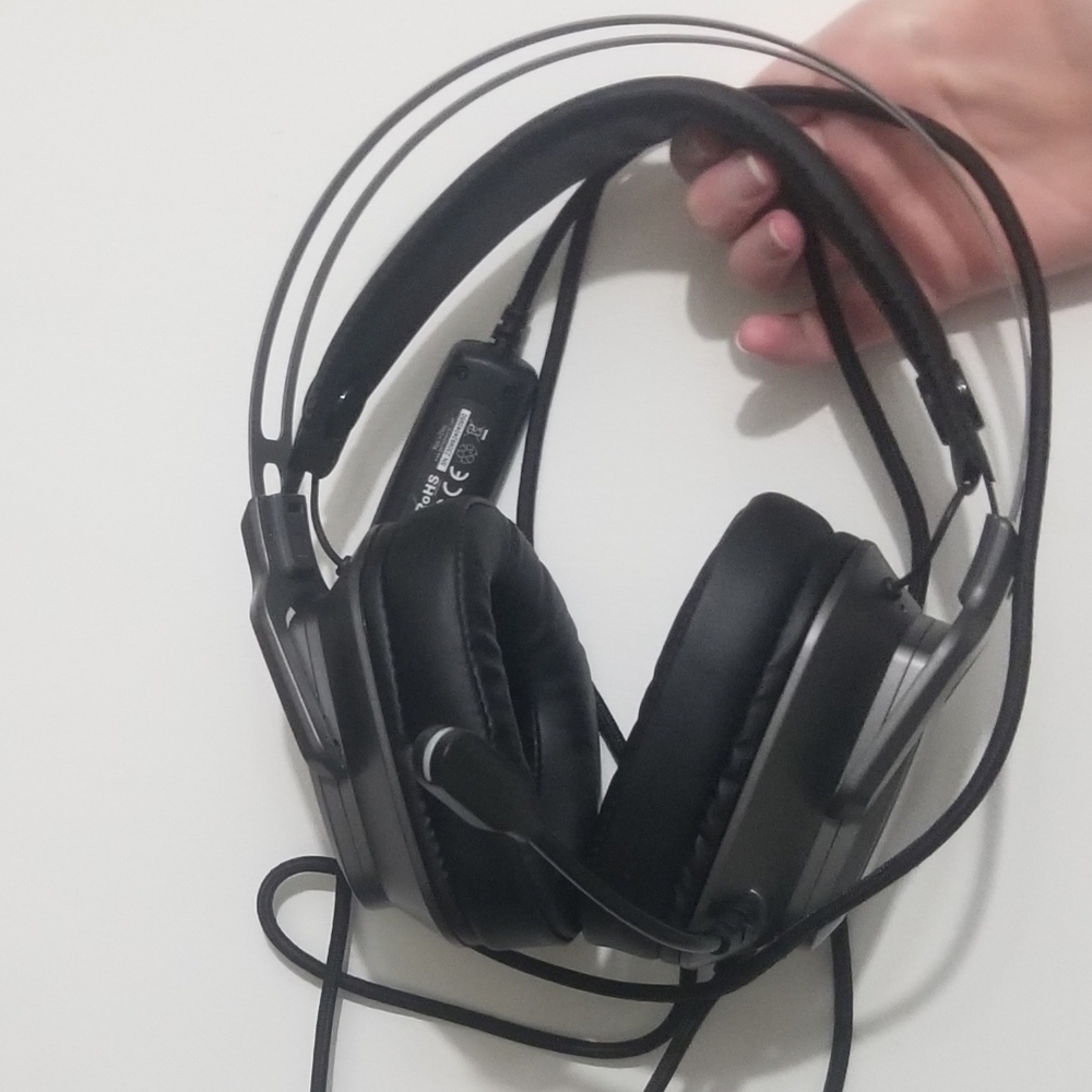 Gamepower wired gaming headphones w 7.1 surround sound, EUC
